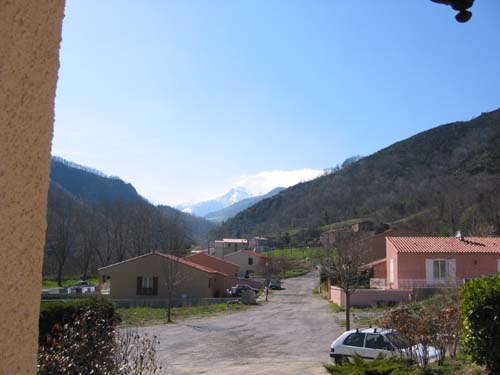 [view_from_front_door_to_the_high_pyrenees.jpg]